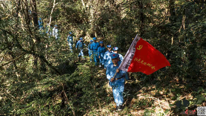 终于翻越了老山界